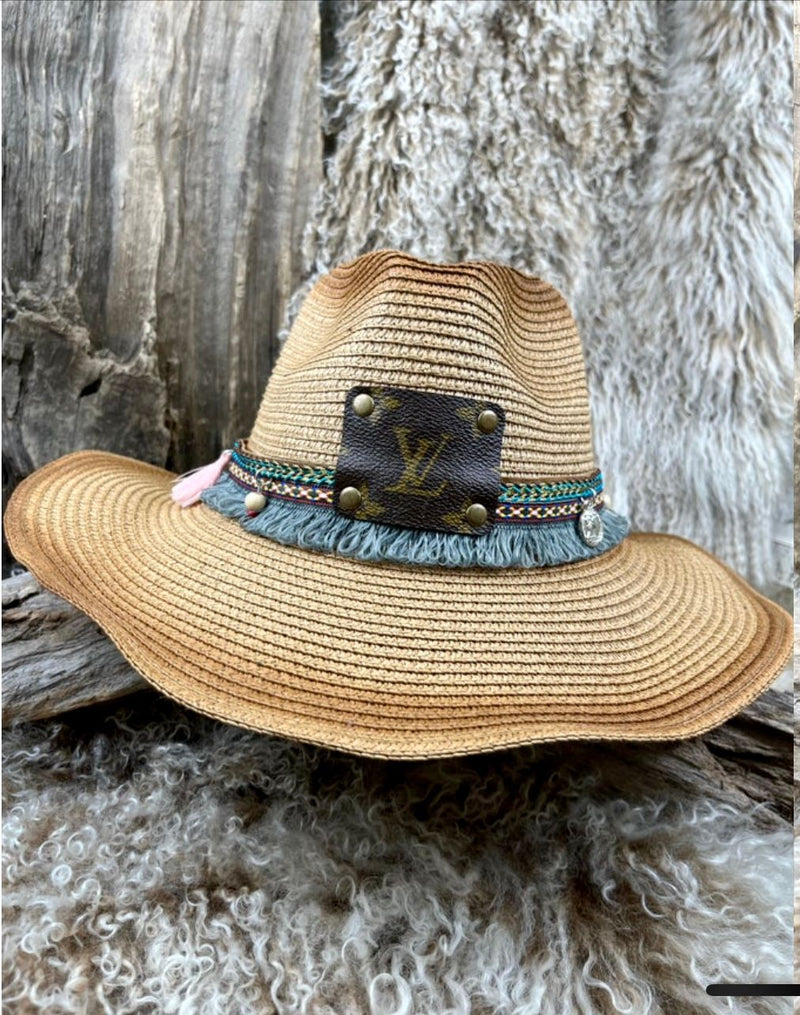 Cowboy straw hat with Lv logo