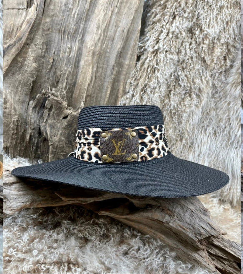 Black straw hat with Lv logo